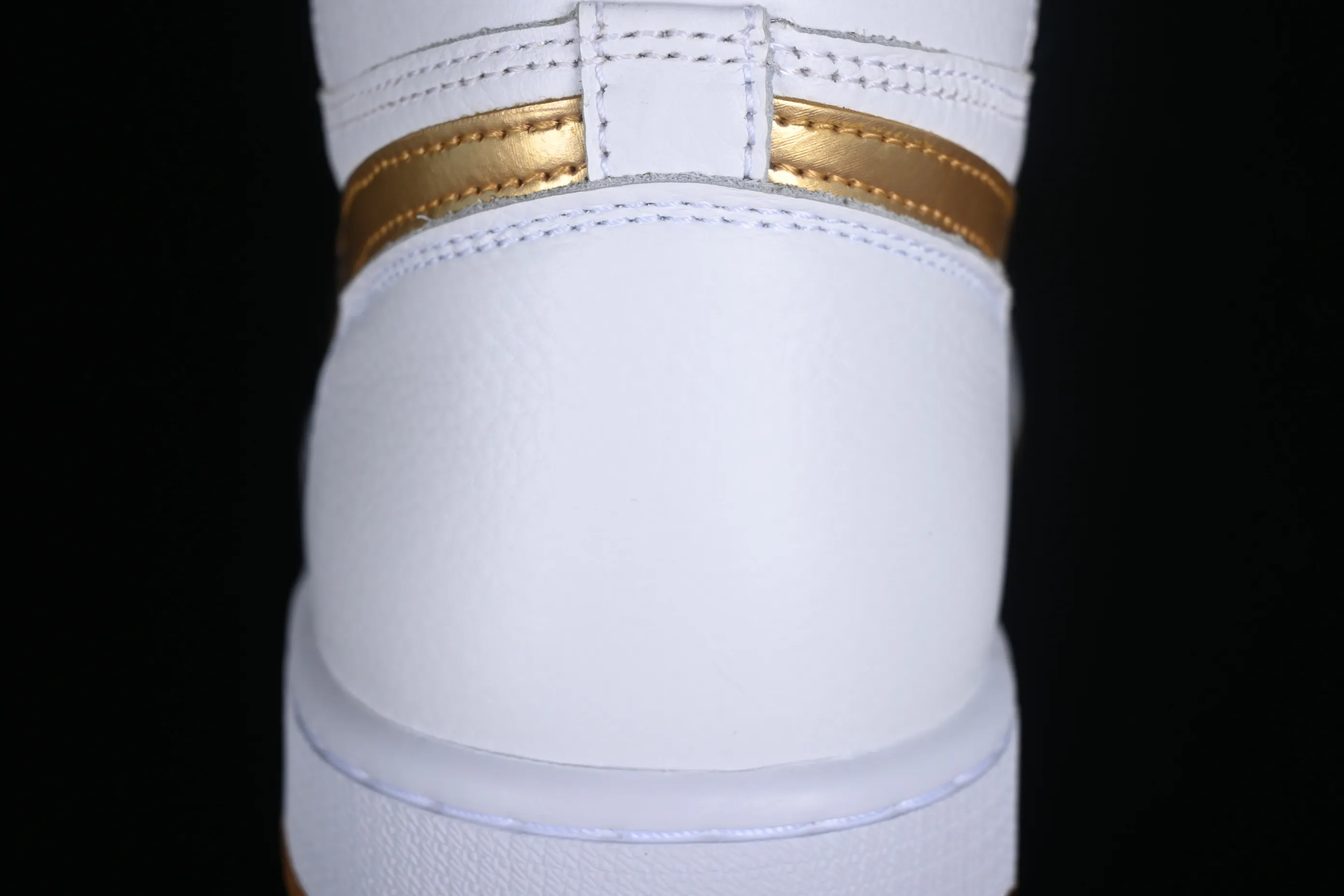 All categories Air Jordan Jordan series basketball shoes Air Jordan 1 High Air Jordan 1 High OG "Metallic Gold" AJ1 Joe 1 luxury platinum high-top basketball shoes FD2596-107